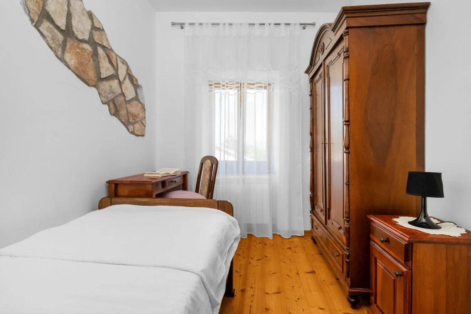 Holiday Home Bruna - Rustic Stone House Krsan 0*,